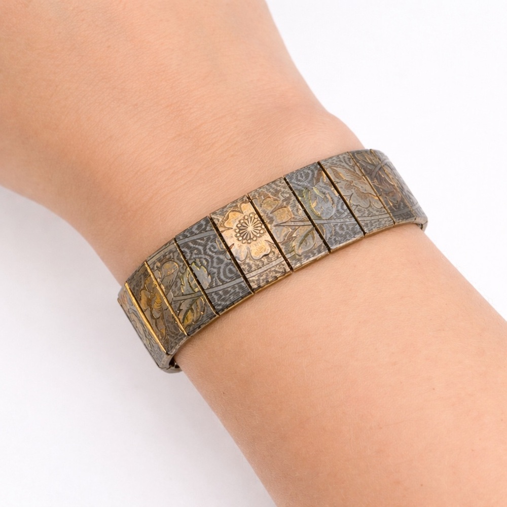 Vintage Repousse Bracelet Panels Engraved Flower Floral Gold Tone Link Band
